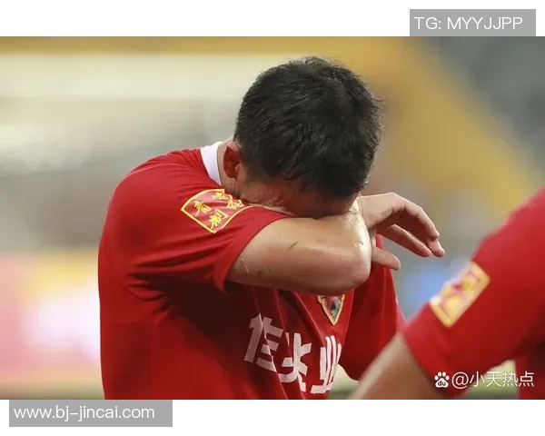 偶遇足球巨星路人心中的惊喜与感动瞬间