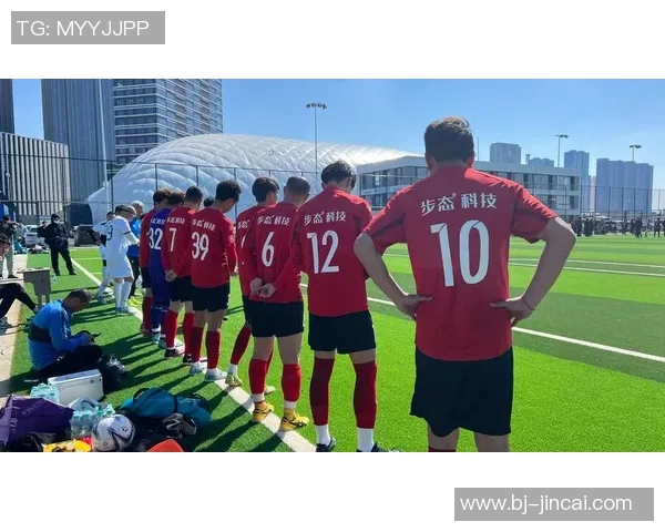 扬帆起航的足球明星们在绿茵场上书写传奇与荣耀的故事